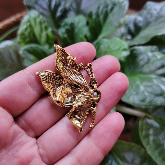 New Butterfly Brooch Pin - Picture 4 of 9